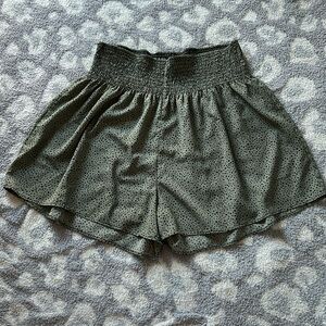 SHEIN Plus Allover Print Shirred Waist Shorts